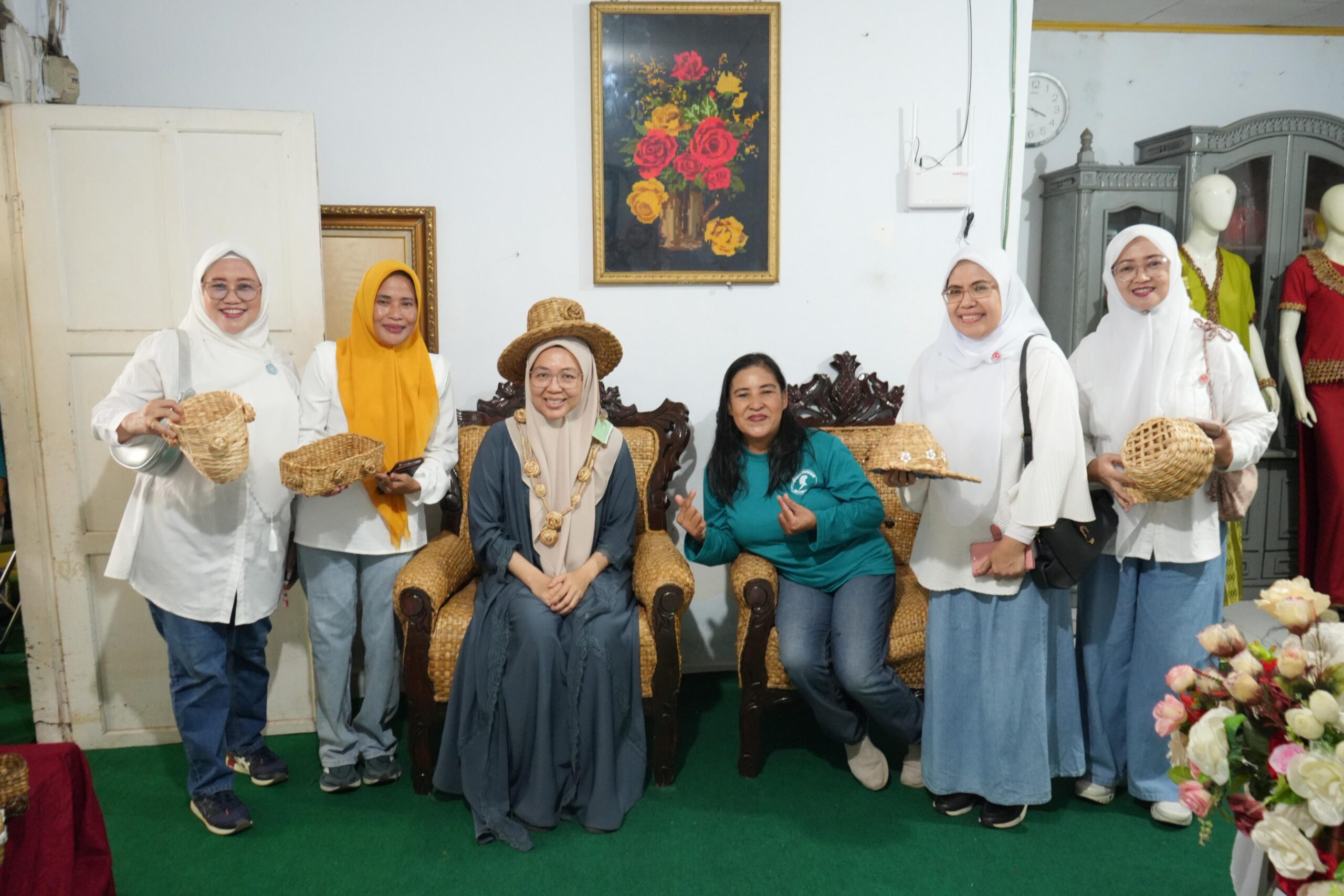 Melinda Aksa Apresiasi UMKM Kerajinan Eceng Gondok di Sambung Jawa: Inovasi Lokal Ramah Lingkungan yang Harus Didukung