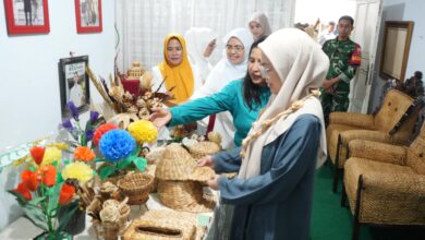 Melinda Aksa Apresiasi UMKM Kerajinan Eceng Gondok di Sambung Jawa: Inovasi Lokal Ramah Lingkungan yang Harus Didukung