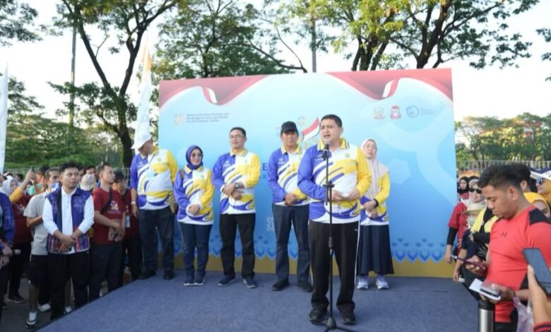 Bersama Ketua TP PKK, Wali Kota Munafri Lepas Peserta Jalan Santai Harganas ke-32 Tingkat Sulsel