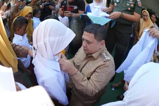 Pendidikan Tanpa Beban, Munafri Tegaskan Sekolah Dilarang Jual Seragam