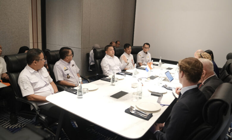 Kepala BAPPEDA Makassar Dampingi Wali Kota Munafri Di Ajang NMBF 2025