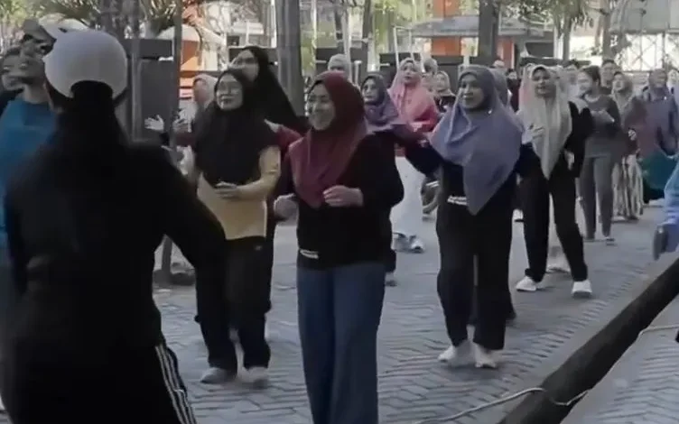 Dinkes Makassar Gelar Senam Bersama untuk Jaga Kesehatan dan Kekompakan Staf