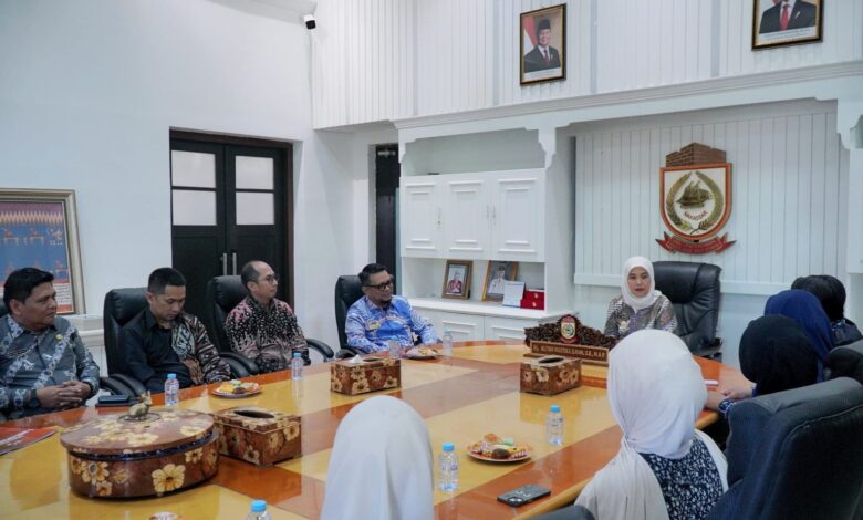 Aliyah Mustika Ilham Apresiasi Gagasan Mahasiswa Unhas Lewat Kopma Fair 2025