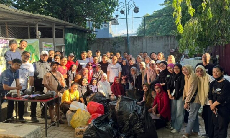 Peringati WCUD 2025, Diskominfo Makassar Gelar Kerja Bakti dan Kunjungi TPS3R