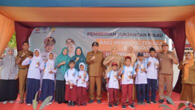Wujud Kepedulian Pemkot Makassar: Seragam Baru, Semangat Baru Anak Pulau