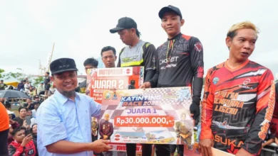 Ikon Kebanggan Warga Pesisir Sulsel, Gubernur Sulsel Hadiri Grand Final Katinting Race 2025