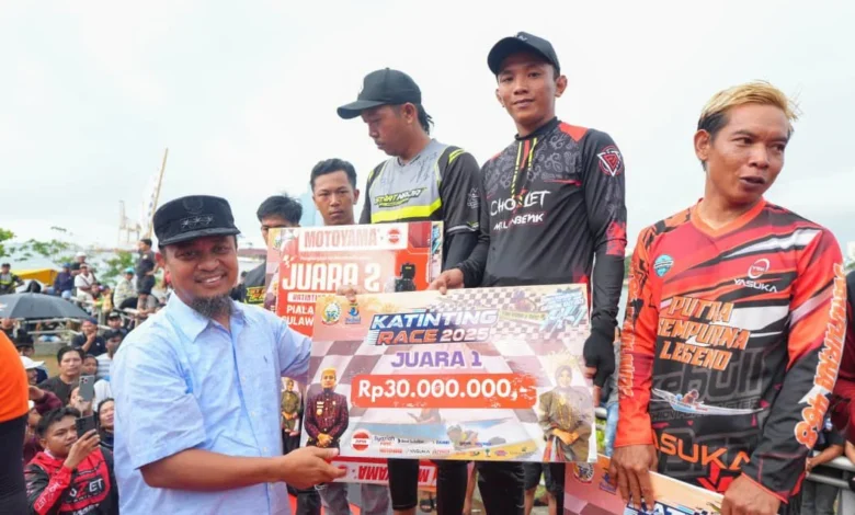Ikon Kebanggan Warga Pesisir Sulsel, Gubernur Sulsel Hadiri Grand Final Katinting Race 2025