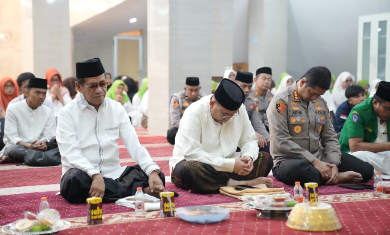 Munafri–Aliyah Hadiri Dzikir Nusantara, Ajak Jaga Makasssr