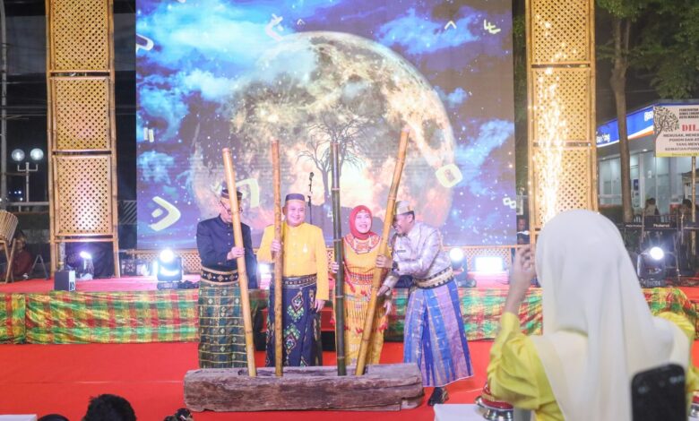 Wali Kota Munafri Buka Parade Singara’ Bulang HUT Kota ke-418, Sukses Representasikan Harmoni Budaya Makassar