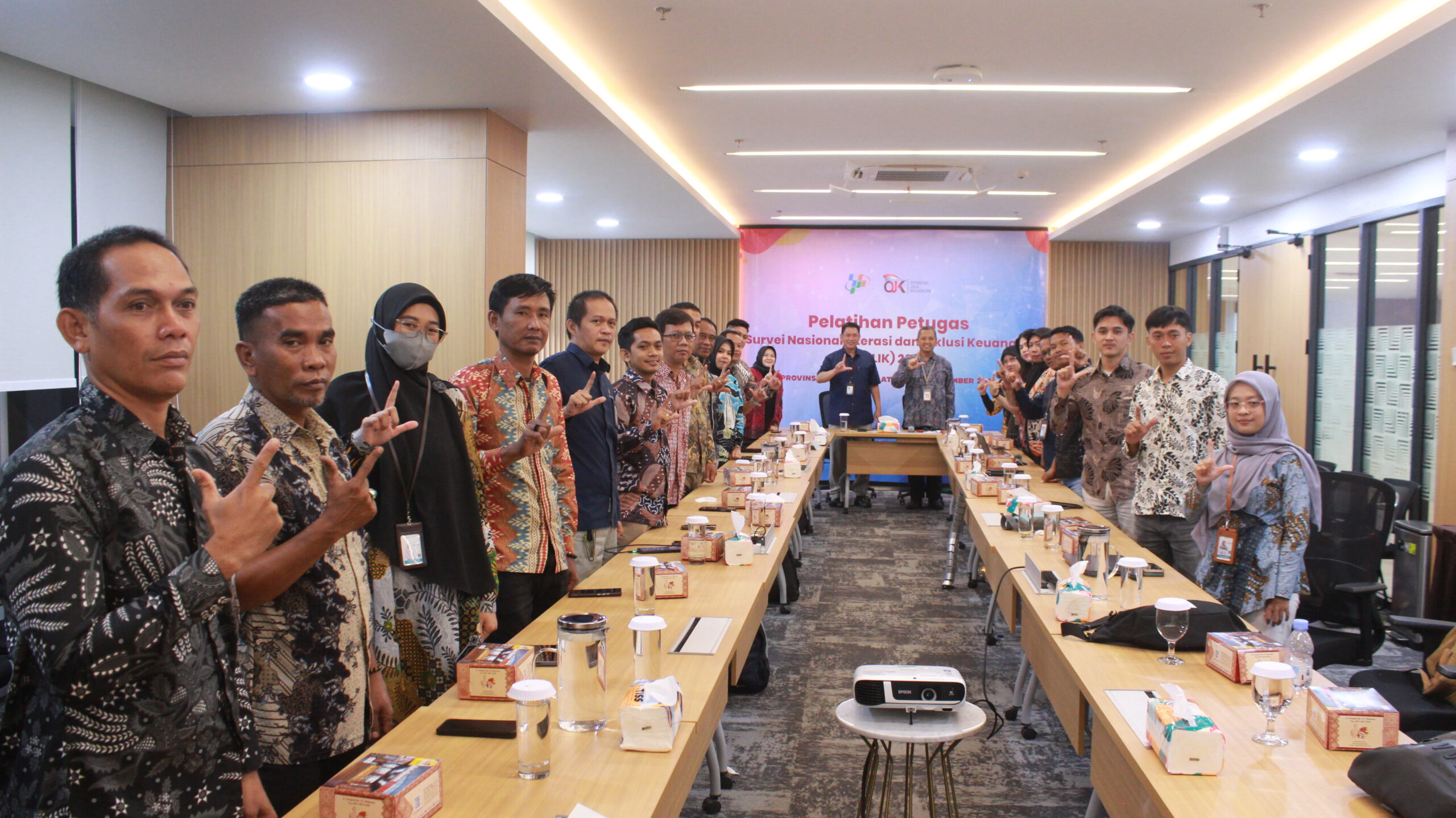 OJK Sulselbar dan BPS Provinsi Sulsel Resmi Buka Pelatihan Petugas SNLIK 2026 di Makassar