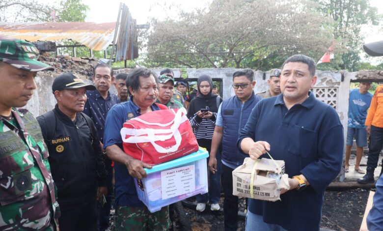 Wali Kota Munafri Bawa Langsung Bantuan ke Lokasi Kebakaran Tallo & Temui Warga