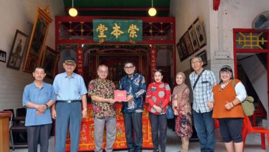 Disbud Makassar Terima Buku “Balai Leluhur Marga Thoeng” sebagai Upaya Pelestarian Sejarah dan Budaya Kota