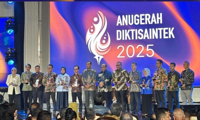 UNM Sukses Sabet 4 Penghargaan di Ajang Anugerah Kemdiktisaintek 2025