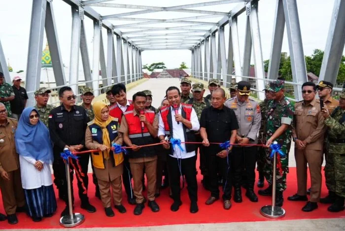 Andi Sudirman Resmikan Jembatan Penghubung Sidrap–Wajo