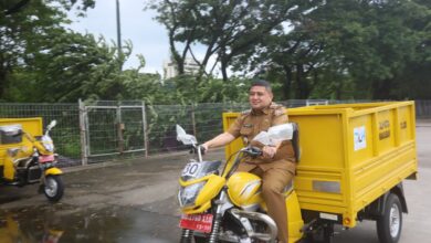 Tingkatkan Kebersihan, Wali Kota Munafri Tinjau 76 Armada Baru Pengangkut Sampah di