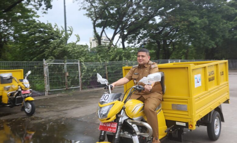Tingkatkan Kebersihan, Wali Kota Munafri Tinjau 76 Armada Baru Pengangkut Sampah di