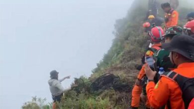 Evakuasi Korban Pesawat ATR 42-500 di Gunung Bulusaraung Dipercepat Lewat Teknik Rappelling