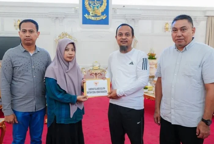 Gubernur Sulsel Santuni Keluarga Tiga Korban Insiden Kapal Tenggelam di Pangkep