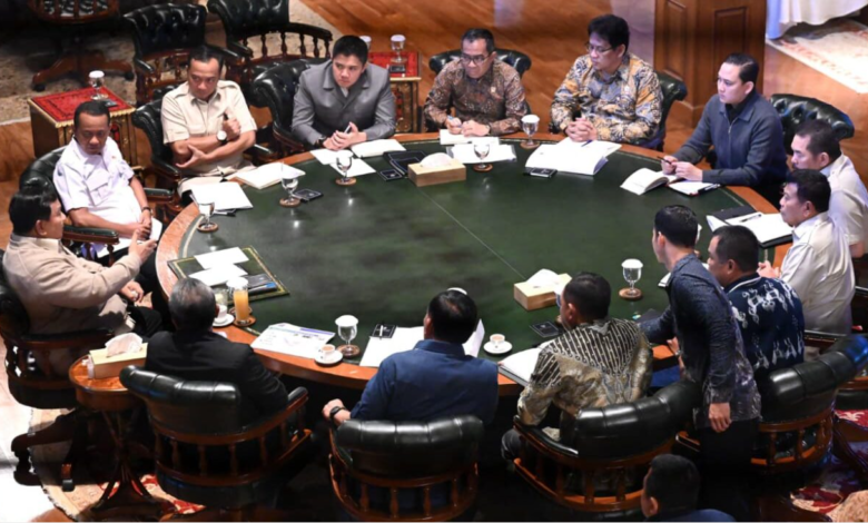 Usai Kunjungan Luar Negeri, Presiden Prabowo Gelar Rapat Kabinet di Hambalang