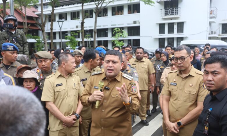 Turun dari Ruangan Kerja, Appi Buka Dialog dengan Pedagang Pasar Pabaeng-baeng Cari Solusi