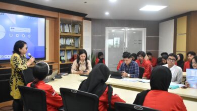 70 Mahasiswa Unhas Terima Beasiswa Kelapa dari Yayasan JHL Merah Putih Kasih