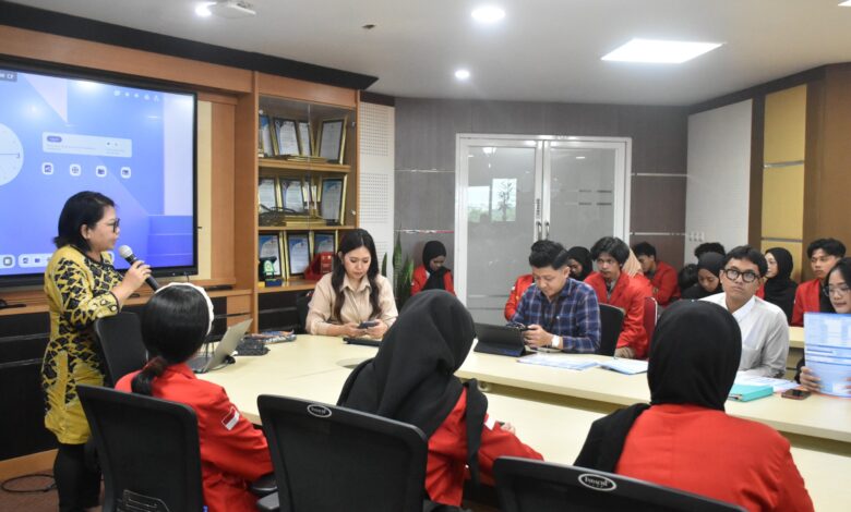 70 Mahasiswa Unhas Terima Beasiswa Kelapa dari Yayasan JHL Merah Putih Kasih