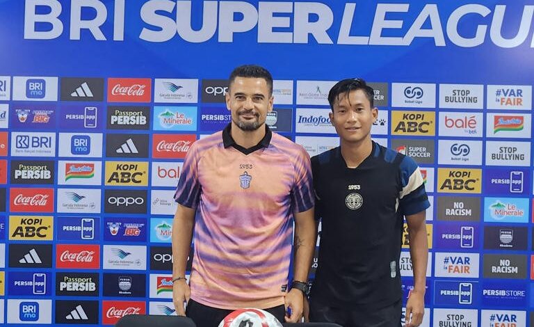 Jelang Duel di GBLA, Carlos Pena Waspadai Perubahan Persib