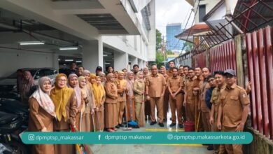 Lewat Kerja Bakti, DPMPTSP Kota Makassar Tegaskan Komitmen Pelayanan Aman dan Sehat