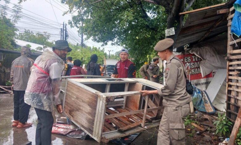 Tegas Tapi Humanis, Panakkukang Tertibkan Lapak dan Siapkan Solusi Pedagang