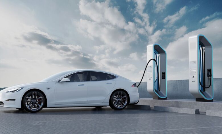 Mobil Listrik Terobos Genangan, Seberapa Aman Sebenarnya?