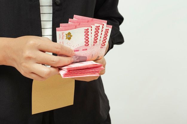 Airlangga: THR ASN, TNI/Polri dan Pensiunan Cair Bertahap Sejak 26 Februari