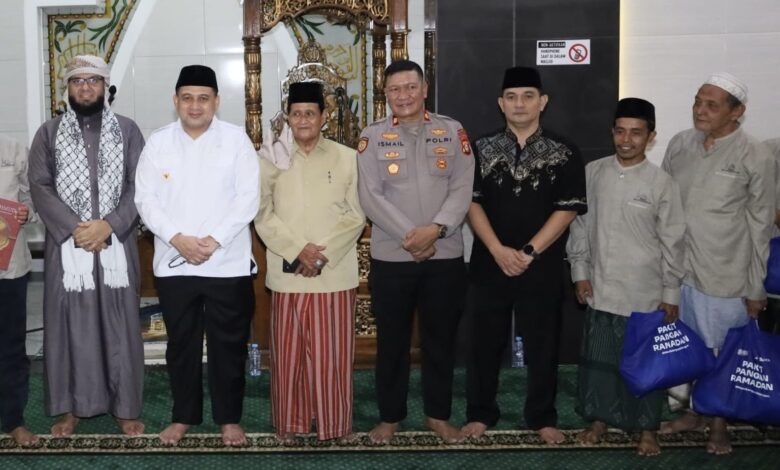 Tarawih Bersama Warga di Rappocini, Munafri Ajak Warga Wujudkan Impact Ful Government