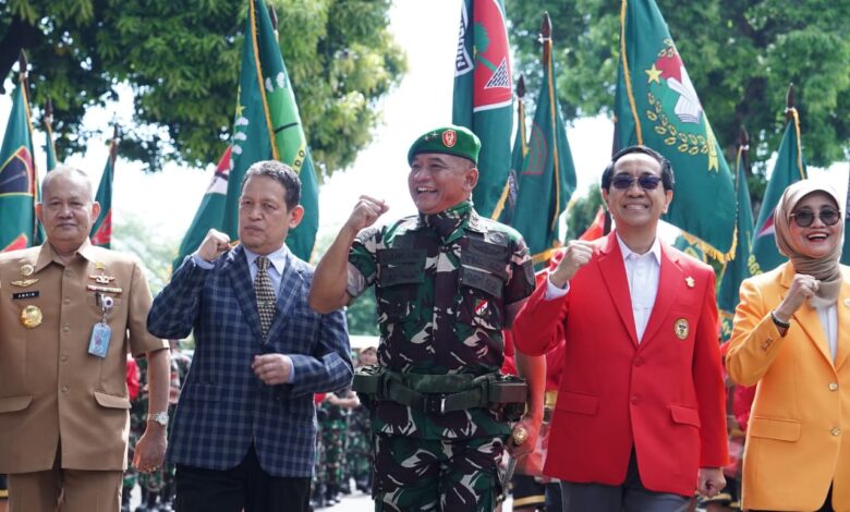 Rektor Unhas Dikukuhkan sebagai Warga Kehormatan Kodam XIV Hasanuddin
