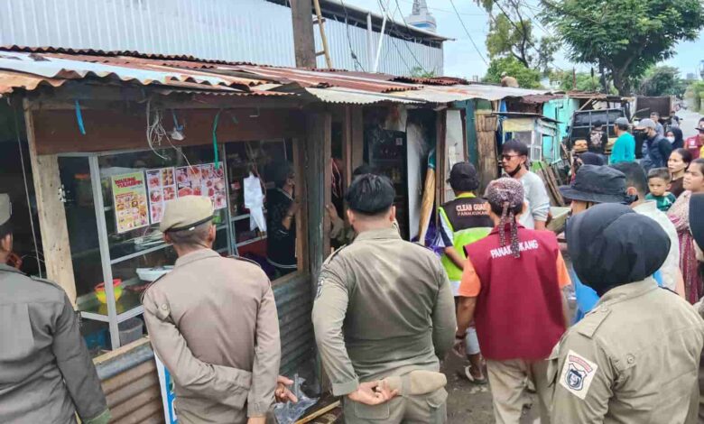Penataan Fasum di Panakkukang, Belasan Lapak Semi Permanen di Kampung Barawajah Ditertibkan