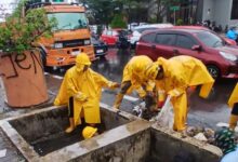 Hujan Deras Guyur Makassar, Pemkot Kerahkan Satgas Drainase Tangani Genangan