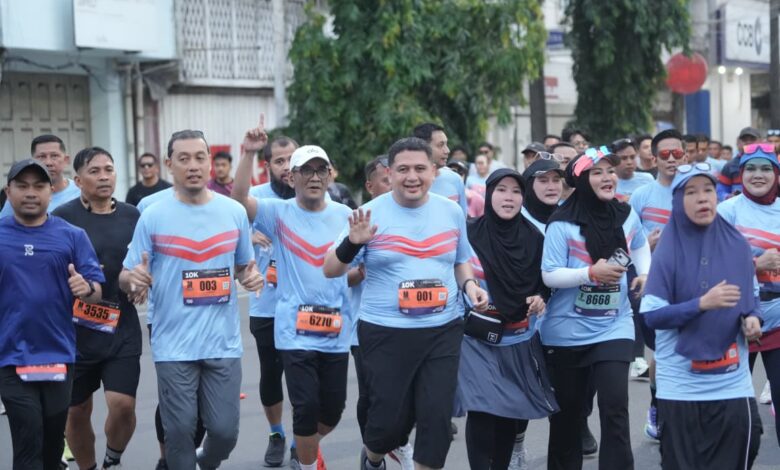 Ribuan Pelari Padati Losari, Munafri Lepas Makassar Half Marathon 2026