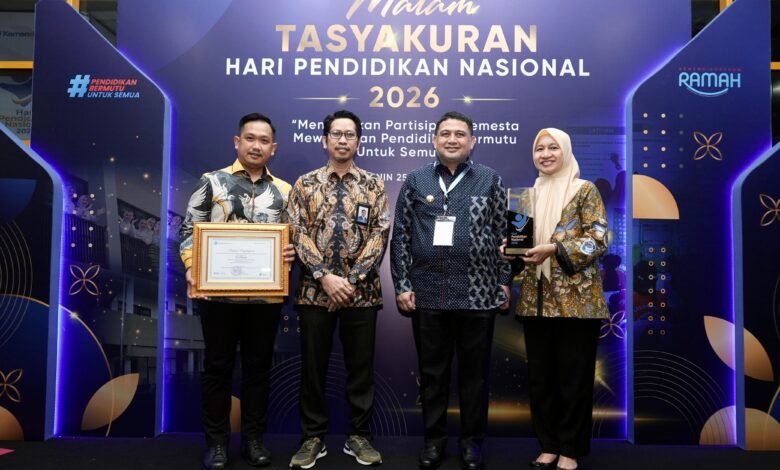 Pemkot Makassar Raih Penghargaan Nasional Wajib Belajar 13 Tahun di Hardiknas 2026