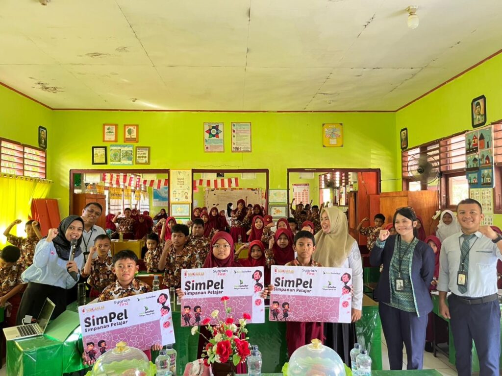 Literasi Keuangan kepada siswa SD Inpres Mamuju