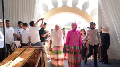 Dekranasda Kenalkan Wastra dan Produk Unggulan, Delegasi IGS 2026 Jelajahi Pameran “The Taste and Craft of Makassar”