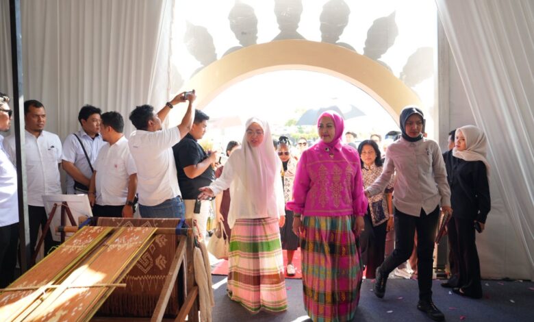 Dekranasda Kenalkan Wastra dan Produk Unggulan, Delegasi IGS 2026 Jelajahi Pameran “The Taste and Craft of Makassar”