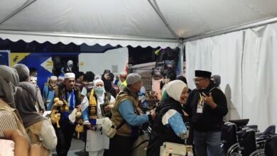 Tangis Haru Sambut Kepulangan Jemaah Haji Kloter 1 Soppeng, Tiba di Makassar dalam Kondisi Sehat
