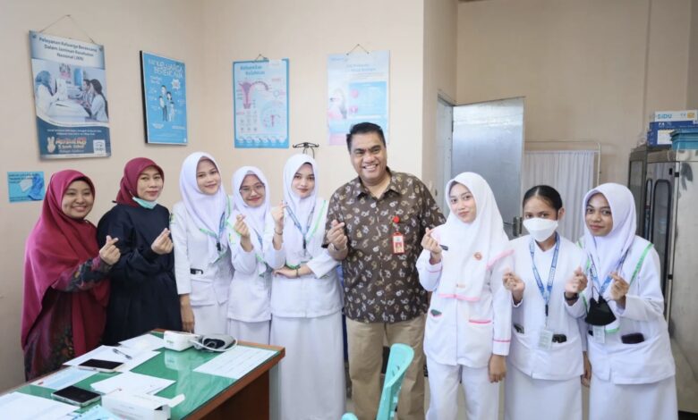 Peringati Harganas ke-33, Kadis PPKB Makassar Tinjau Pelayanan KB di Ujung Tanah