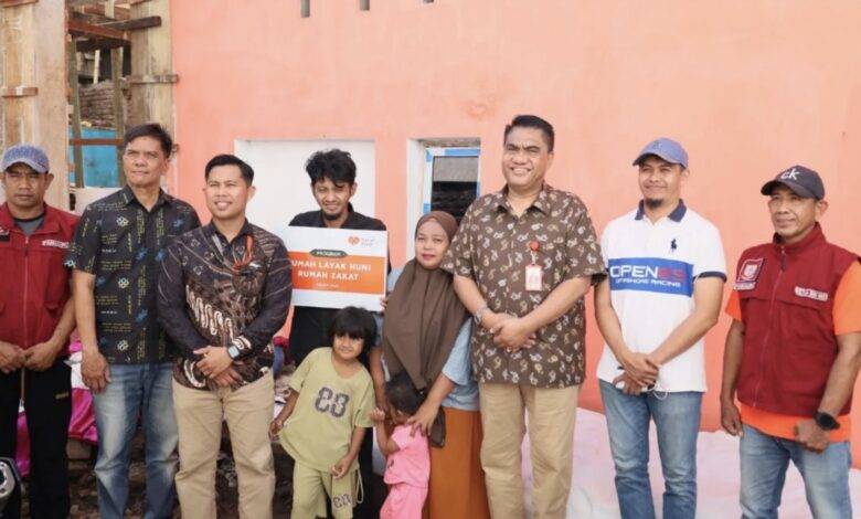 DPPKB Makassar dan Rumah Zakat Serahkan Bantuan Rumah Layak Huni melalui Program GENTING