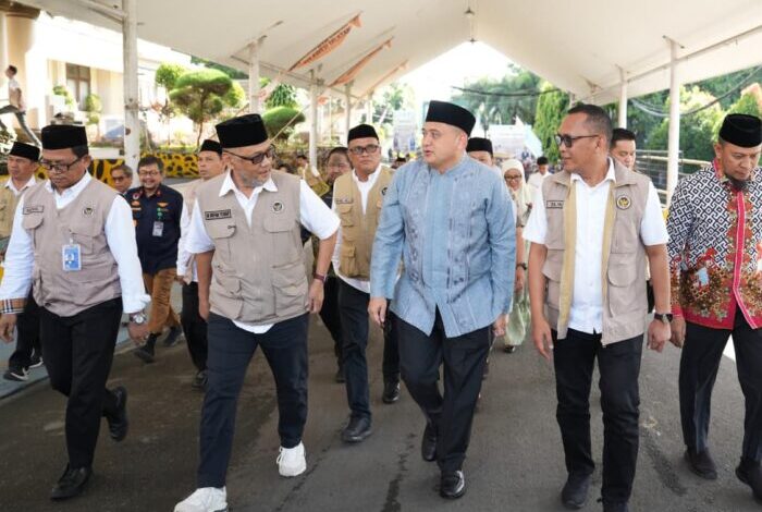 Wali Kota Makassar Sambut Kepulangan Jemaah Haji Kloter 17 Bersama Menteri Haji RI