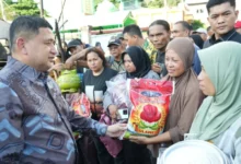 Munafri Serahkan Bantuan untuk Korban Kebakaran di Tamalate, Pastikan Kebutuhan Dasar Warga Terpenuhi