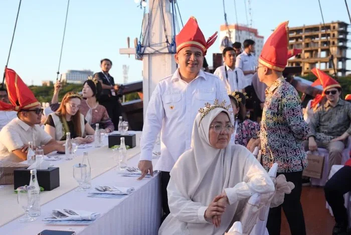 Appi Promosikan Potensi Maritim dan Investasi Makassar kepada Delegasi 28 Negara Lewat Phinisi Sailing IGS 2026