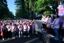 Lepas Jalan Sehat HUT IBI ke-75, Aliyah Mustika Ilham Apresiasi Dedikasi Bidan Kawal Generasi Emas 2045
