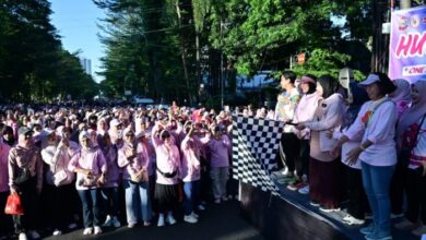 Lepas Jalan Sehat HUT IBI ke-75, Aliyah Mustika Ilham Apresiasi Dedikasi Bidan Kawal Generasi Emas 2045