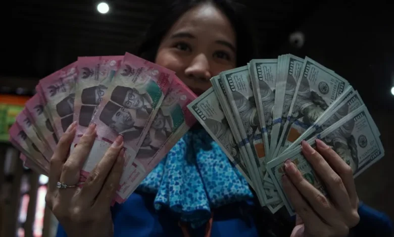 Rupiah Dibuka Menguat ke Rp17.879 per Dolar AS, Sentimen Global Masih Jadi Perhatian Pasar