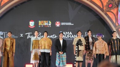 Wastra Nusantara Memukau Tamu Internasional di Fashion Show Pameran “The Taste and Craft of Makassar” IGS 2026